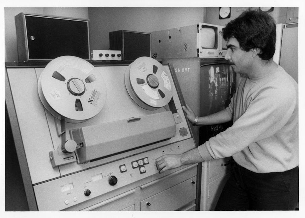 Reel-to-reel tape recorder